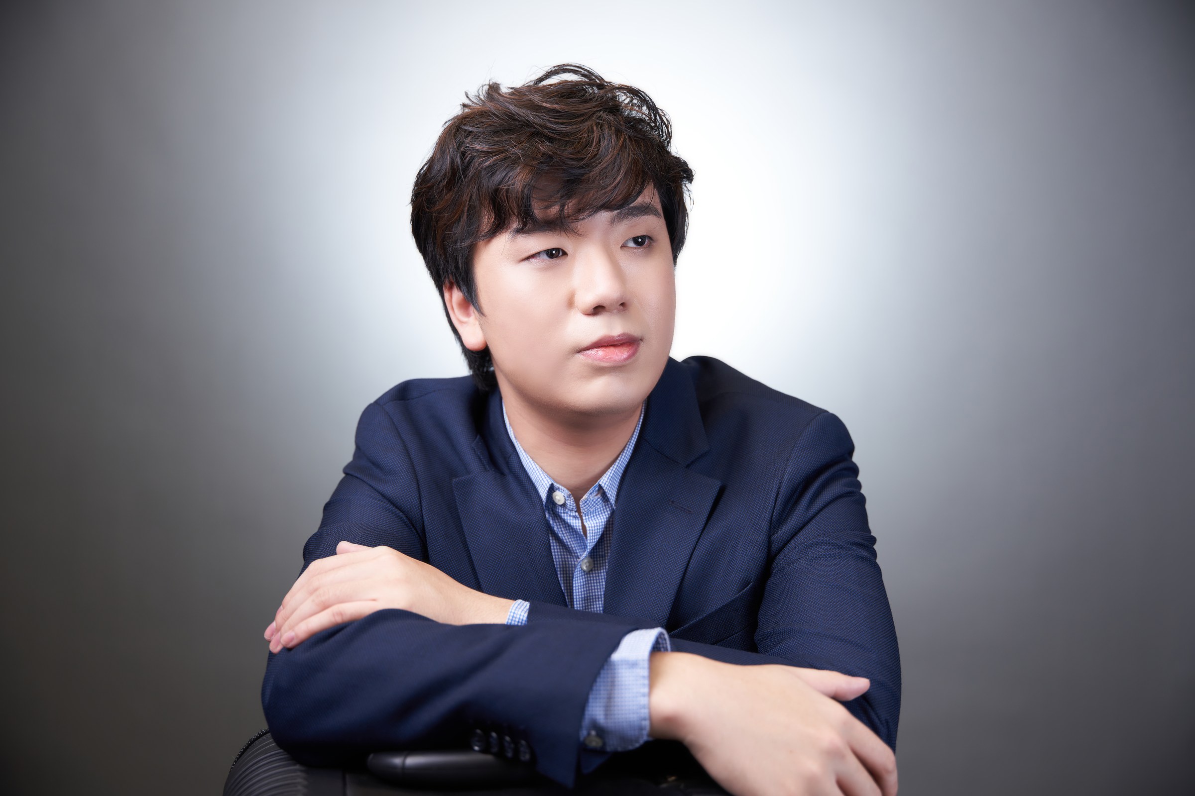 Chun Lam U playing piano